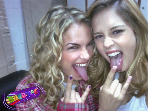 AlwaysRebelde_'s profile picture. Era uma veiz uma baratinha, ela foi passear, pisaram nela i ela murreu! FIM. *o* ' Çou a @NeedArthur si vuxe mi conheçi, çegui, si não, çegue du mexmu jeitu !