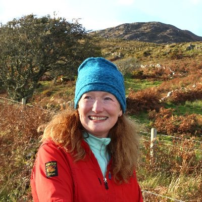 Small group guided walks in extraordinary places: high mountains, deserted beaches, magical green spaces & cultural lore. Mountain Leader & Fáilte Ireland Guide