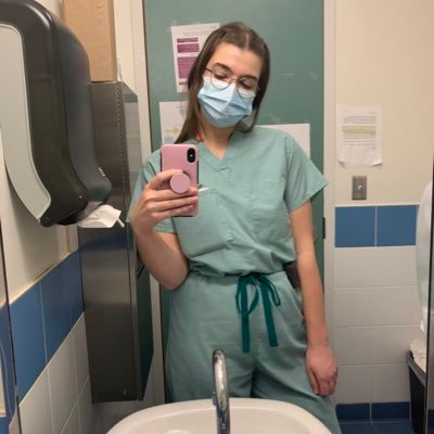 MD 🤓 Feminist 🔮 Activist ✊🏻 Future OBGYN 👩🏻⚕️ #LGBTQinMedicine 🏳️🌈