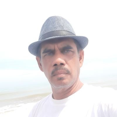 Jangan kejar bayang2 dirimu. Berpikir positif lebih baik, walau dirimu dihujat bagaikan bangkai busuk.