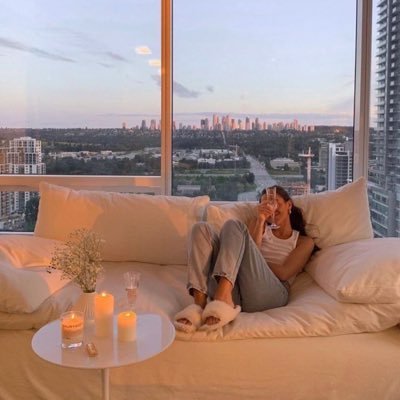 earthtonedco's profile picture. 