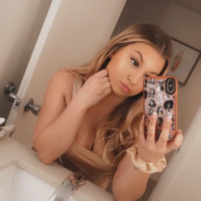 demijoyxo's profile picture. ☁️ℌ𝔦𝔦𝔦𝔤𝔥 𝔱𝔥𝔬𝔱𝔰 ☁️ ☉ ♋️ ☾ ♒️ ♀︎ ♊️