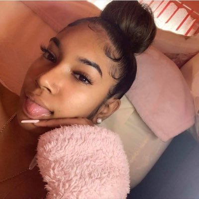 yvonne_danni's profile picture. 25 • WMK 💖 Financial advisor 📈DTN4L💅🏽