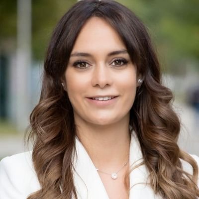 Abogada.
Presidenta de la Abogacía Joven Española 19/23.

Miembro Junta de Gobierno del @icaah_abogados.
🏆 Premio Women Business & Justice 2022