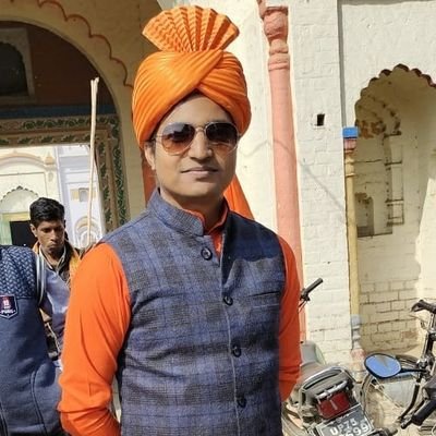 ॐ त्र्यम्बकं यजामहे सुगन्धिं पुष्टिवर्धनम् | उर्वारुकमिव बन्धनान्मृत्योर्मुक्षीय माऽमृतात् ||