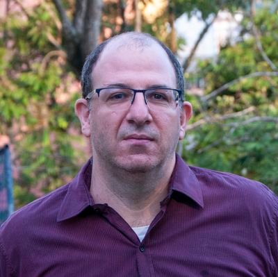 Professor de Sociologia e do PPGHIS da UFRJ | Pesquisador do Centro de Estudos do Antissemitismo da Universidade de Jerusalem e torcedor  do Hapoel  Yerushalaim