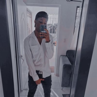 Yerelopez2's profile picture. 