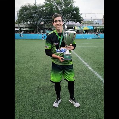 Fui Utilero en el Equipo Torreón de la Montaña !⚽👍🏻Campeón 2 veces , Técnico de Fútbol  🎓 me gradué de Politécnico superior de Colombia y soy  Comentarista