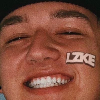 Izke_'s profile picture. 