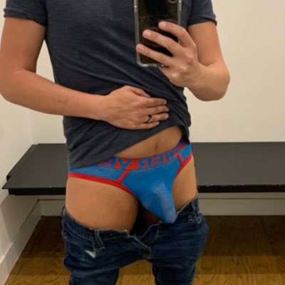 18+ only. Love showing off. May not be every ones cup of tea but why not. Vers Kansas boy here. No fan page anywhere just free short NSFW for you to enjoy.