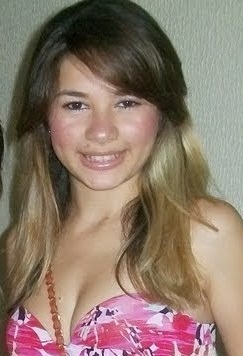 Eu não quero promessas. Promessas criam expectativas e expectativas borram maquiagens e comprimem estômagos.! ;)