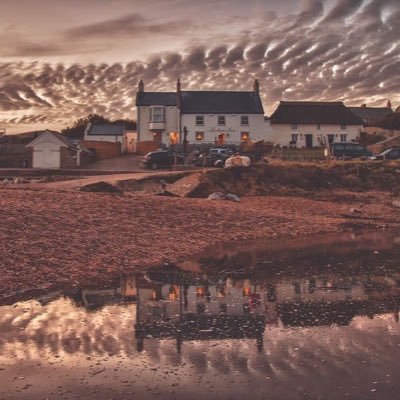 A traditional country pub on the Jurassic Coast in West Dorset serving Palmers ales & fantastic food with ingredients sourced from the best local producers