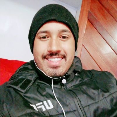 Preto ruim, árbitro de futebol, eterno sonhador, e não sei de quem é o carrinho de mão o resto é história.