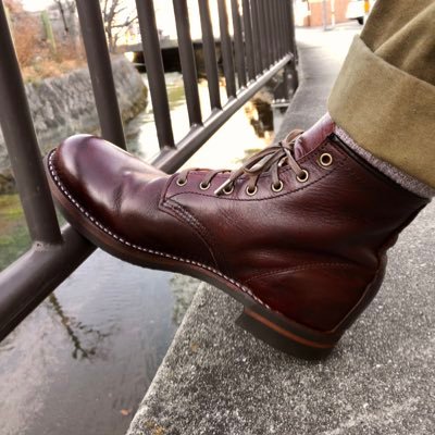 楽しみながら細々と靴転売をしております。 副業革靴👞転売/2020年7月からスタート☆ 会社員営業マン→緊急事態宣言中に靴磨きにハマる →靴修理を極めたくなる→靴を修理したくて修理する為の中古靴を買い漁り（変態）→修理した靴を転売→月利8万程度 リアルな革靴転売の情報、リペアの方法など 情報発信していきます👏