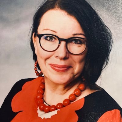 Olen hämeenlinnalainen rehtori, harrastajamuusikko ja kuntapoliitikko.