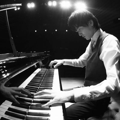 Pianist,Synthesizer Playerクラシック、現代音楽、電子音楽、合唱指導&伴奏…京都市立芸大卒・修士課程修了。同大学伴奏員。「戦後日本の作曲家」シリーズ。お問い合わせは下記のサイトより。