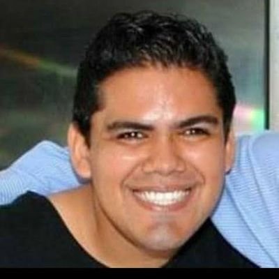 Procuro ser positivo, realista y ecuánime en medida... Un intento de músico que no parece poeta y sí, está loco; sin embargo trascendiendo sigo como ser humano.