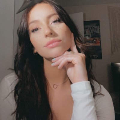 OliviaKSchult's profile picture. probably just want a hug and for you to laugh at my jokes