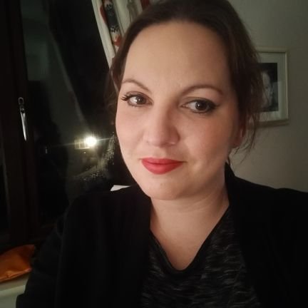 Full time working mum of 2, married to Rob, local Avon Representative 💜