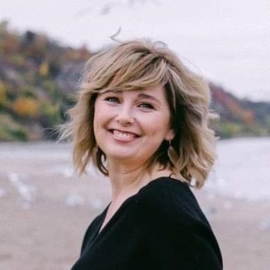 Перекладаю на англійську ночами все те, що допоможе 🇺🇦 перемогти у війні і рухатись в майбутнє!