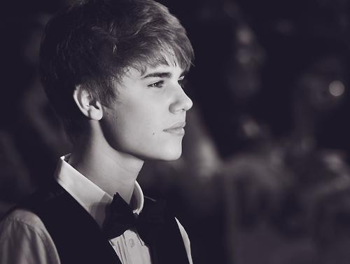 If it could, my name would be much longer. BiebsLookTalentSwagger.. keep going. he's amazing. ♥
we love you justin. ♥