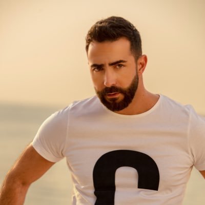 This is the only personal account of the actor and singer Carlos Azar
