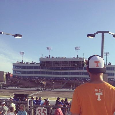 32 years old, washed up racer, avid Busch Light consumer, apathetic Vol fan, #Titans #DBAP #LEFturn #BCforever #Forever41