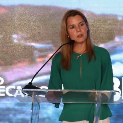 profesional en banca, finanzas, derecho corporativo // comprometida y apasionada con la inclusión financiera de mi país y el empoderamiento para las mujeres