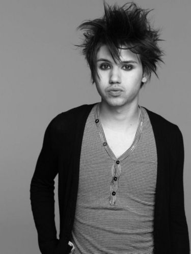 ImRyanRoss's profile picture. waves of wooden legs, triangles, bagels, cocaine and scarfing