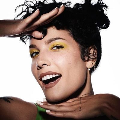 Única fuente de información en España sobre la cantante y compositora Halsey | 'Manic' ya disponible.