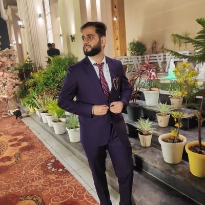 आज-कल नहीं मिलता, मैं खुद से भी कही ।
ये कौन हैं, जो मुझसा दिखता हैं ।।🌓
Jai