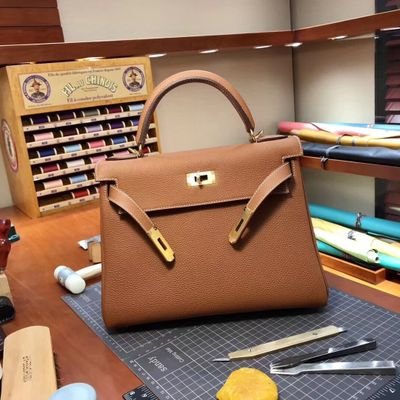 Wechat:13751393330  —  — — 顶级品质 工厂直营 奢侈品原单包包 LV gucci dior YSL等等   纯原AJ运动鞋Yezzy运动鞋