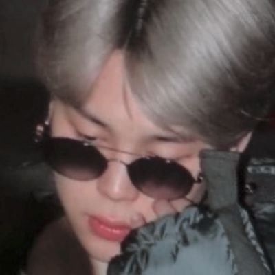 language enthusiast and dork // happily living together with @BTS_twt 5 years // fan acc //