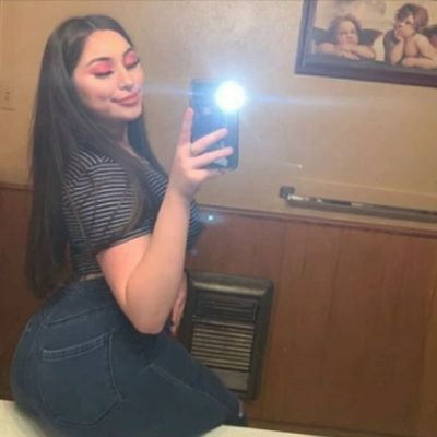 19 ans, étudiante en économie à et adepte d'échangisme dans mon temps libre 🍒 je vends mon contenu et mes services, n'hésitez pas à me dm mes chats🐱❤️