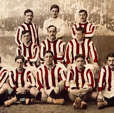 yepenes's profile picture. El mundo quiere vivir en la cima de la montaña,sin saber que la verdadera felicidad está en la forma de subirla