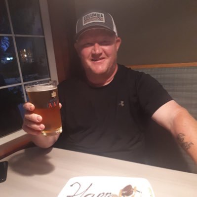 Die hard Leafs fan! Married, proud father of two amazing kids!