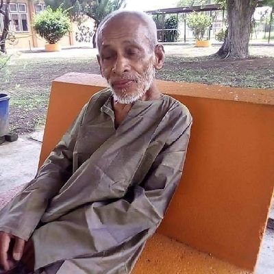 aku masih disini.