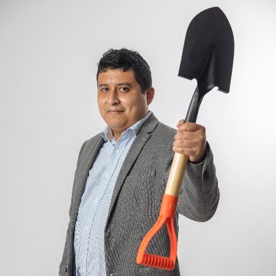 Licenciado en Ciencia Política por la UNMSM y Magister en Gestión Pública por la USMP. Gerente de @IPGDPeru, servidor público y analista.