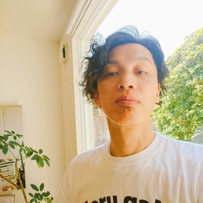 やりたいことなんてとくになくて消去法でなんとなく美容師になったからか だんだんこの仕事が面白く思えるようになったタイプ/今は1人で美容室経営中/口に出すほどでもないこと、ほどのことを発信中/頭の中のことをひとつでも多く形にできたらと。