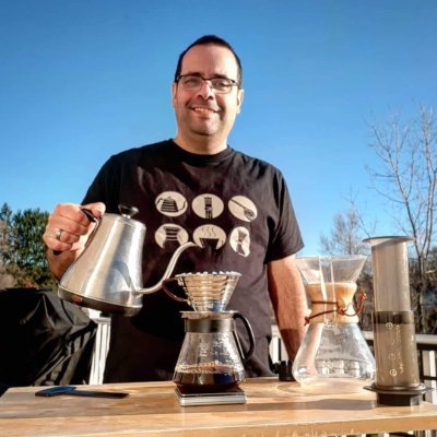 A coffee lover/addict exploring the #AnnArbor area #coffee culture from all angles. Founded by @elatlboy. https://t.co/lOpQXsUjZf #coffeeannarbor