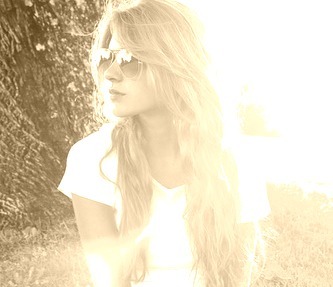 MahFinucchi's profile picture. Sorrisos não são tão reais quanto olhares.
Dona do fã clube autorizado do @sienarock *------*