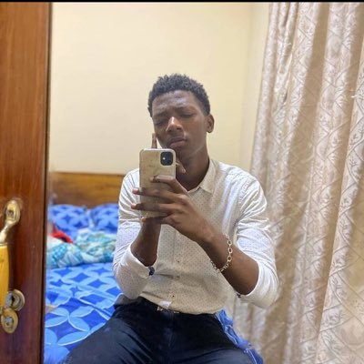 PatrickPanda17's profile picture. Études en Économie Monétaire 🎓