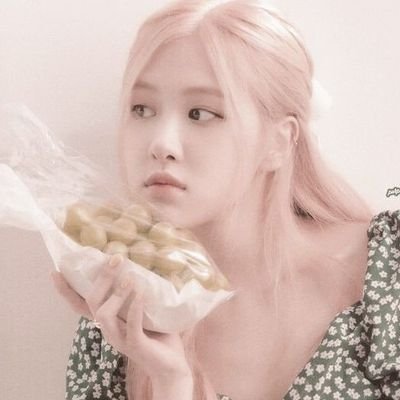 (fan account)
ama da jamkkaniljido molla, urin mueol chajaseo hemaeneun geolkka.
#LISA #JISSO #JENNIE #ROSE