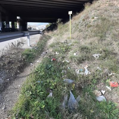 Cansat del incivisme, la insolidaritat de les persones que es pensen que viuen soles al mon i dels polítics buròcrates i incompetents (que no són tots!)