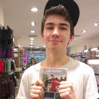 berkcan guven holding your fav album (@yourfavalbum) Twitter profile photo