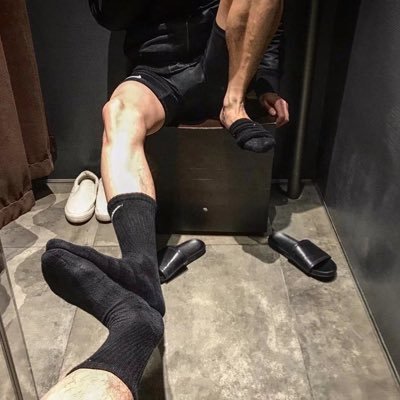 Z94728221's profile picture. 东北1s农/可yw🧦🩲👞👔✈爱好者 #控r