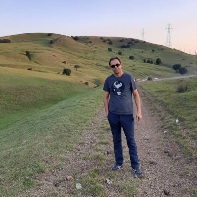 vahid_4144's profile picture. آي تي منِ بستني فروشِ ساندويچ سازِ بخر بفروش 😒