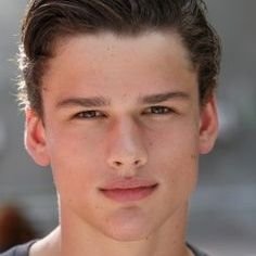 The youngest son of Gideon & Sophie Lightwood.
“Living innocent wild
We'll be glowing in the dark”.
Parabatai de @ScaryDru
💕@DaisyCarstairsC💕
#RolTRA #MVSquad