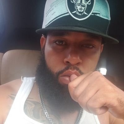 yaboyeasy's profile picture. Live laugh love and be free