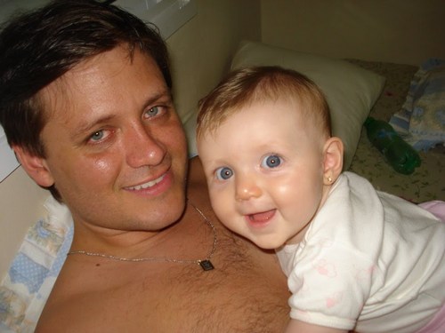 Sou Colorado, Dentista, pai de UMA Menina Linda (Isadora), simples e de Bem com uma Vida!